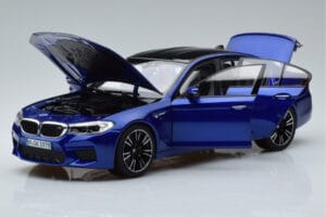 BMW M5 F90 Marina Bay Modrý Norev 1:18 80432454783 Kov – obrázek 2 z 7