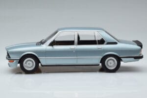 BMW M535i E12 Modrá Norev 1:18 183269 Kov – obrázek 3 z 6