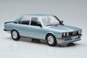 BMW M535i E12 Modrá Norev 1:18 183269 Kov – obrázek 4 z 6
