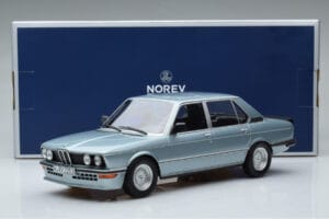 BMW M535i E12 Modrá Norev 1:18 183269 Kov – obrázek 6 z 6