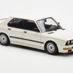 BMW M535i E28 Alpine Bílý AUTOart 1:18 - image 6 of 10