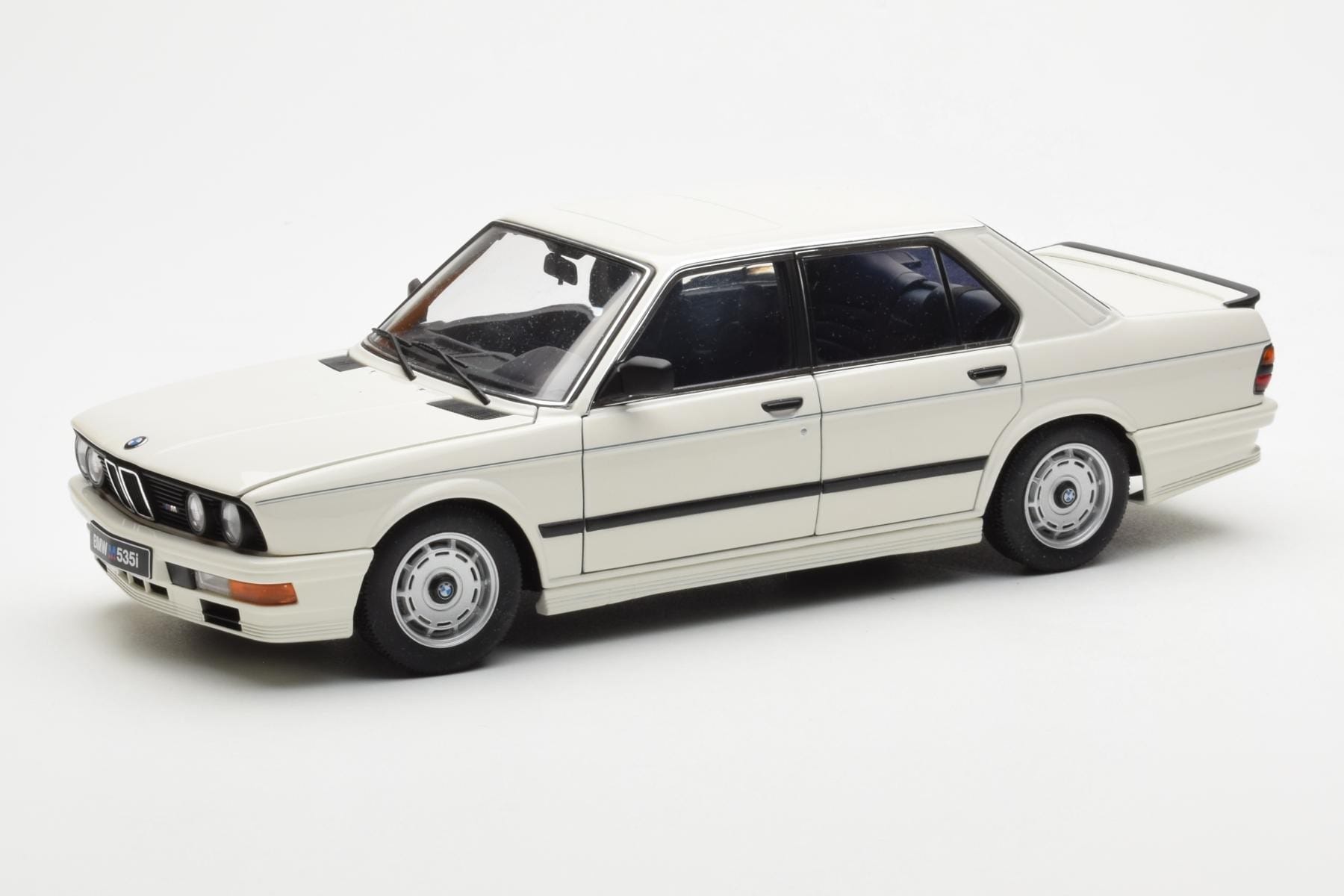 BMW M535i E28 Alpine Bílý AUTOart 1:18 75161 Kov