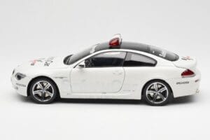 BMW M6 E63 MotoGP Safety Car 2006 Kyosho 1:18 08707GPB Kov – obrázek 4 z 8