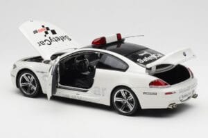 BMW M6 E63 MotoGP Safety Car 2006 Kyosho 1:18 08707GPB Kov – obrázek 5 z 8