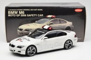 BMW M6 E63 MotoGP Safety Car 2006 Kyosho 1:18 08707GPB Kov – obrázek 8 z 8
