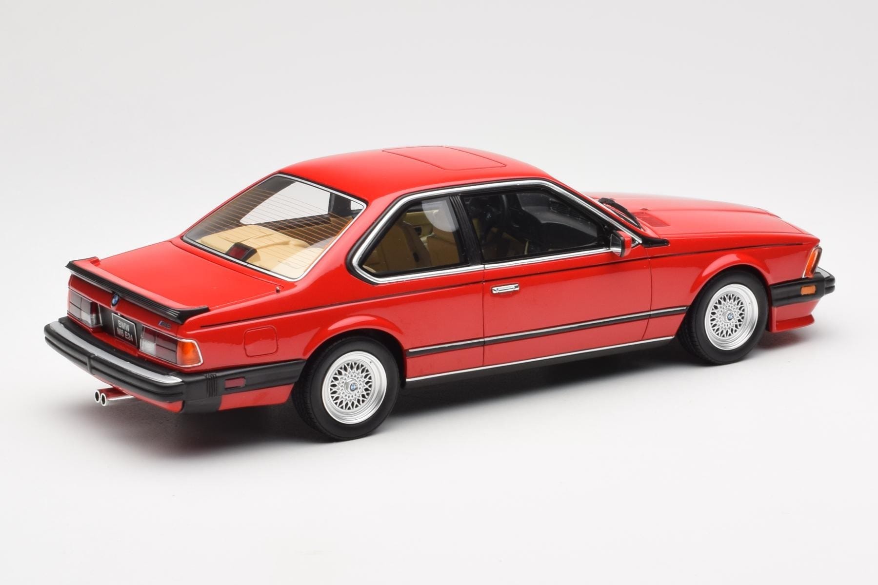 BMW M635 CSi E24 Henna Červený Otto 1:18 OT1018 Pryskyřice – obrázek 2 z 6