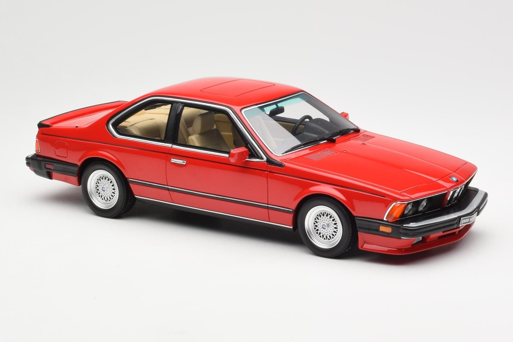 BMW M635 CSi E24 Henna Červený Otto 1:18 OT1018 Pryskyřice – obrázek 4 z 6