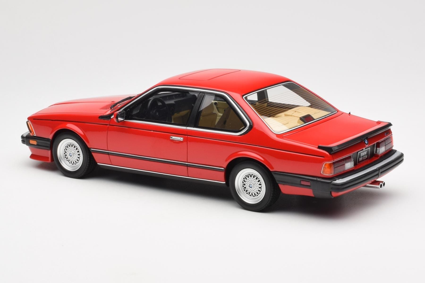 BMW M635 CSi E24 Henna Červený Otto 1:18 OT1018 Pryskyřice – obrázek 5 z 6