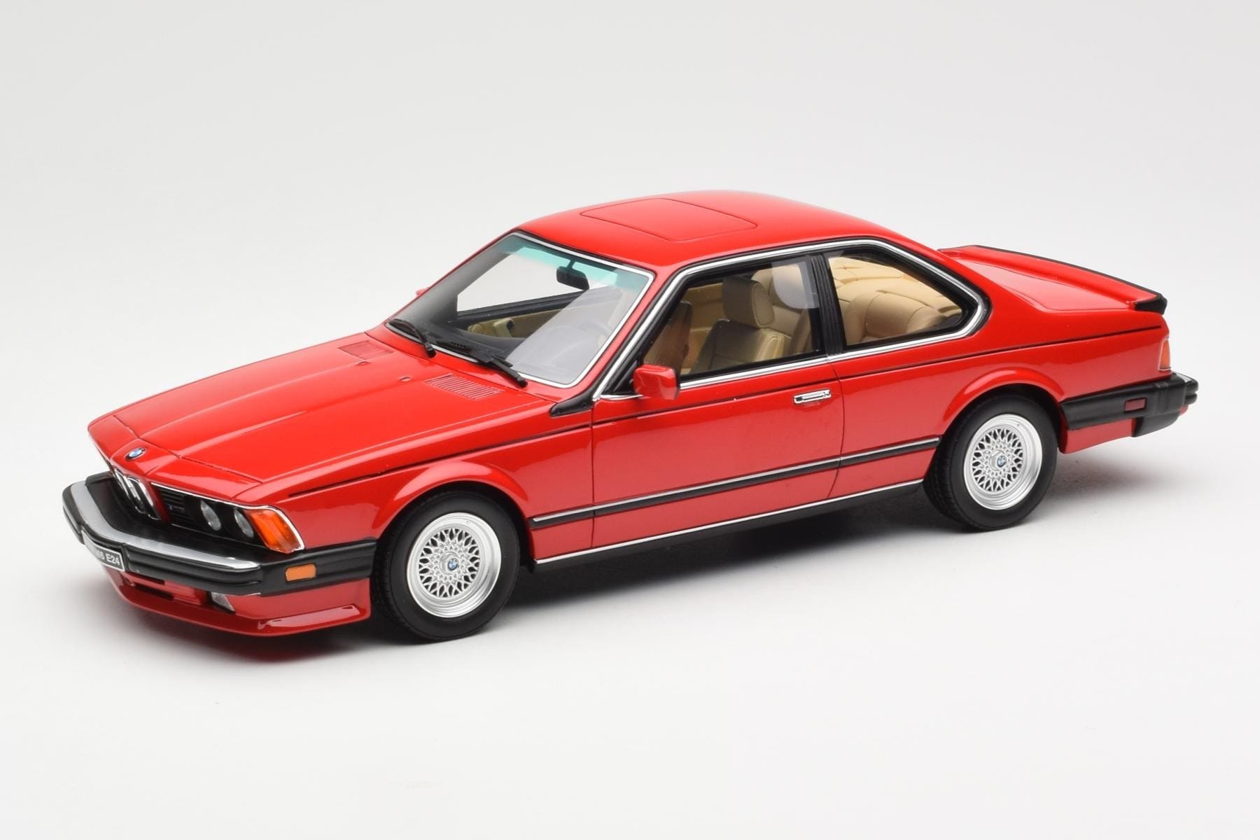 BMW M635 CSi E24 Henna Červený Otto 1:18 OT1018 Pryskyřice