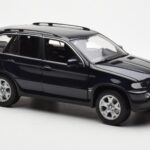 BMW X5 4.4i E53 Tmavě Modrý Kyosho 1:18 - image 6 of 8