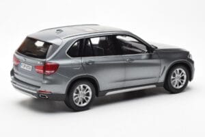BMW X5 F15 Space Šedý Paragon 1:18 80432318988 Kov – obrázek 3 z 8
