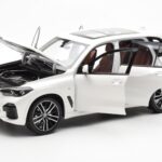 BMW X5 G05 Bílý Paragon 1:18 - image 2 of 8