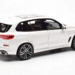 BMW X5 G05 Bílý Paragon 1:18 - image 3 of 8