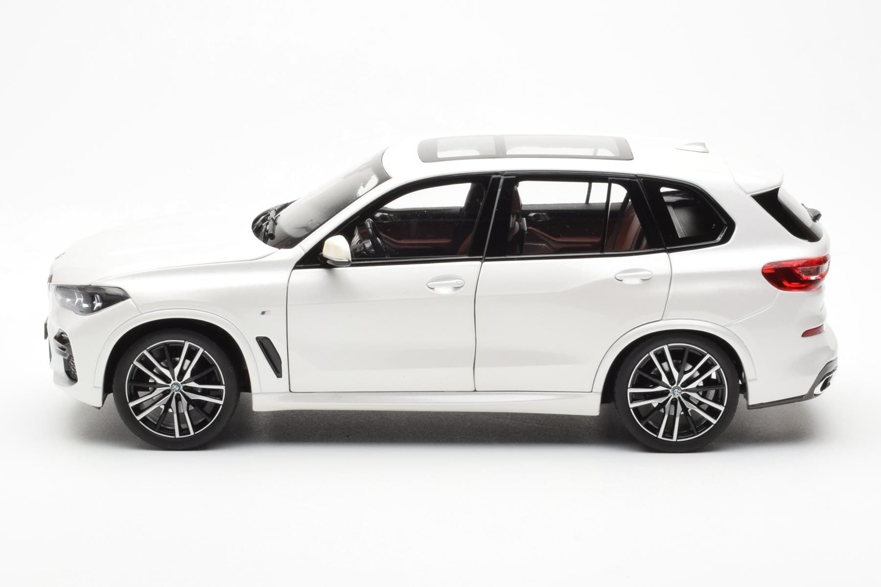 BMW X5 G05 Bílý Paragon 1:18 80432450996 Kov – obrázek 4 z 8