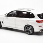 BMW X5 G05 Bílý Paragon 1:18 - image 7 of 8