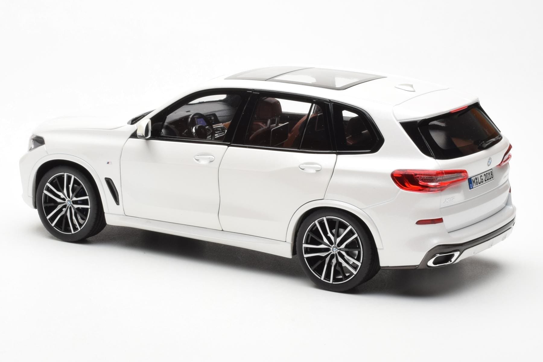 BMW X5 G05 Bílý Paragon 1:18 80432450996 Kov – obrázek 7 z 8