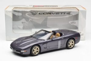 Chevrolet Corvette C5 Kabriolet Fialový Perleť Metalíza UT Models 1:18 21010 Kov – obrázek 6 z 6