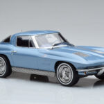 Chevrolet Corvette C2 Sting Ray Modrý Norev 1:18 - image 4 of 6