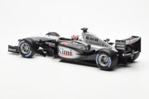 McLaren MP4/17D #6 K. Raikkonen F1 2003 Hot Wheels 1:18 B1650 Kov – obrázek 4 z 6
