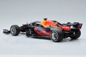 Red Bull Racing RB16B #33 M. Verstappen Abu Dhabi GP F1 World Champion 2021 Minichamps 1:18 110212333 Kov – obrázek 5 z 6