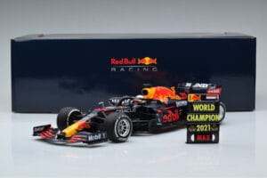 Red Bull Racing RB16B #33 M. Verstappen Abu Dhabi GP F1 World Champion 2021 Minichamps 1:18 110212333 Kov – obrázek 6 z 6