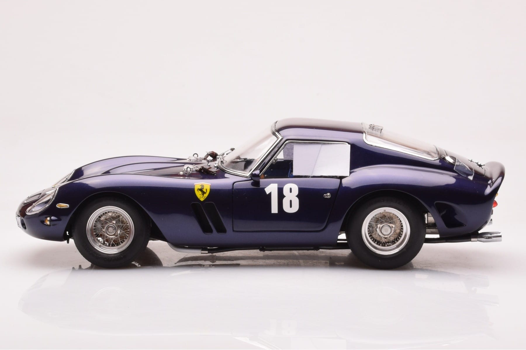 Ferrari 250 GTO Monterey Historic Races Laguna Seca 2004 CMC 1:18 M-255 Kov – obrázek 3 z 7