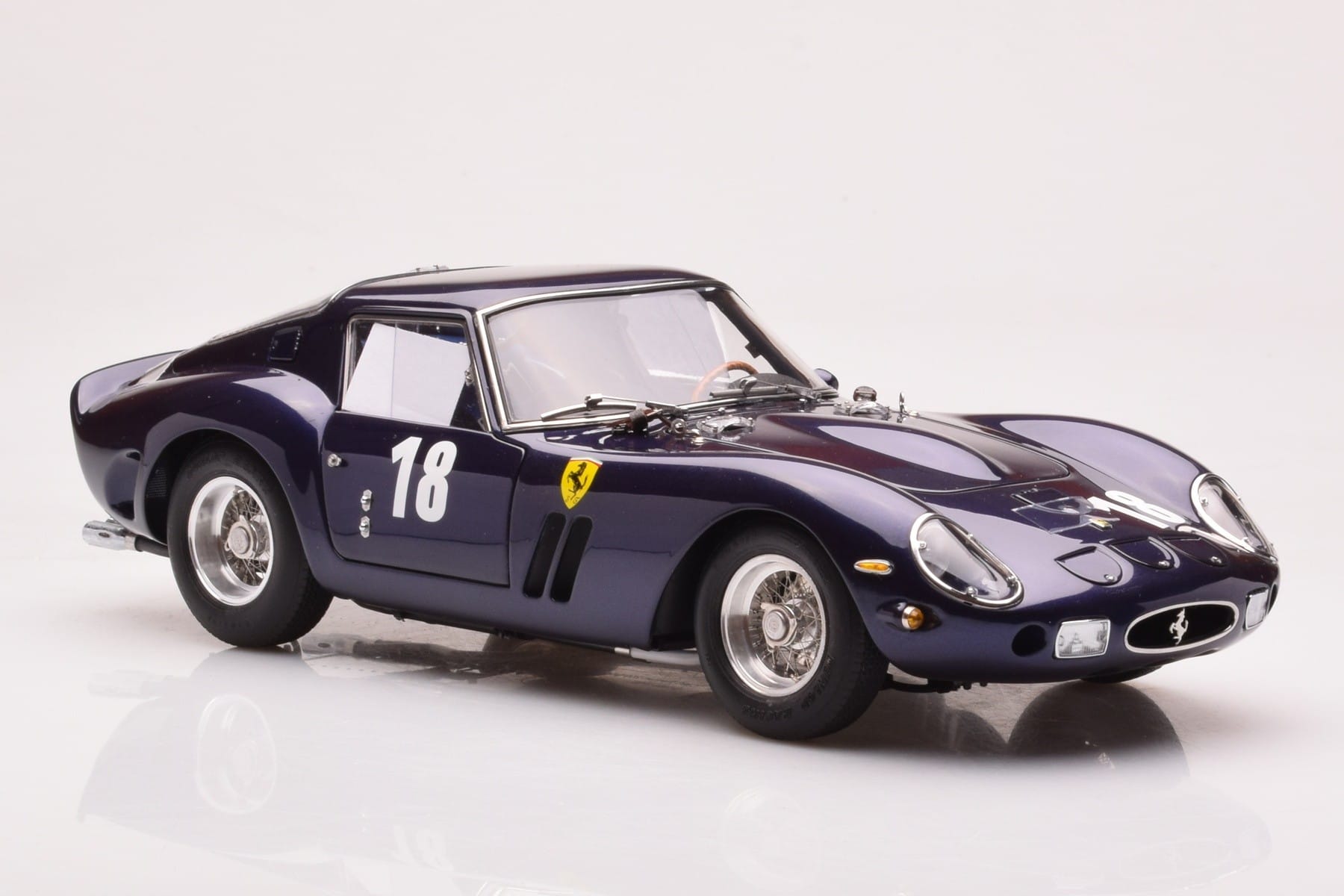 Ferrari 250 GTO Monterey Historic Races Laguna Seca 2004 CMC 1:18 M-255 Kov – obrázek 4 z 7