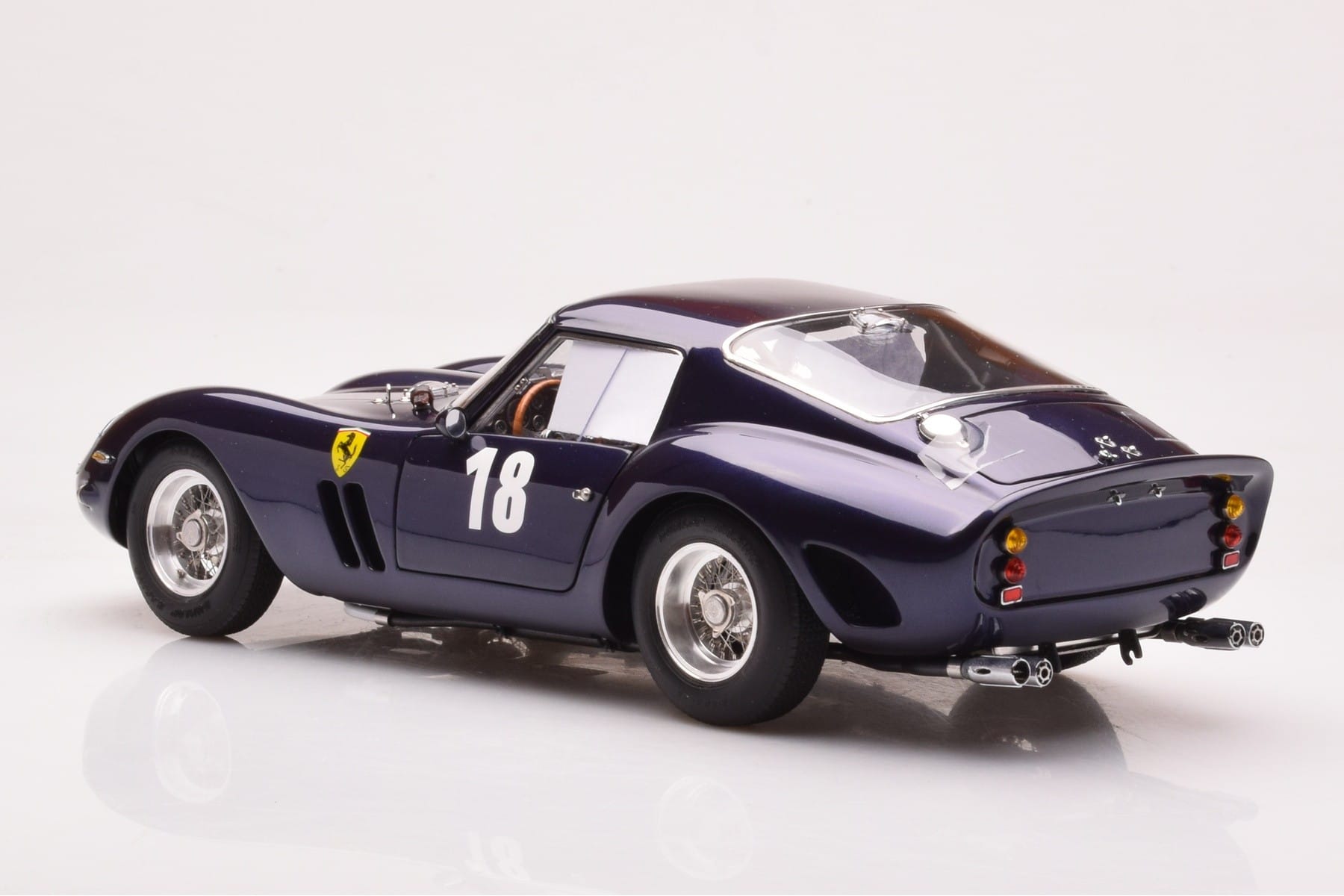 Ferrari 250 GTO Monterey Historic Races Laguna Seca 2004 CMC 1:18 M-255 Kov – obrázek 5 z 7