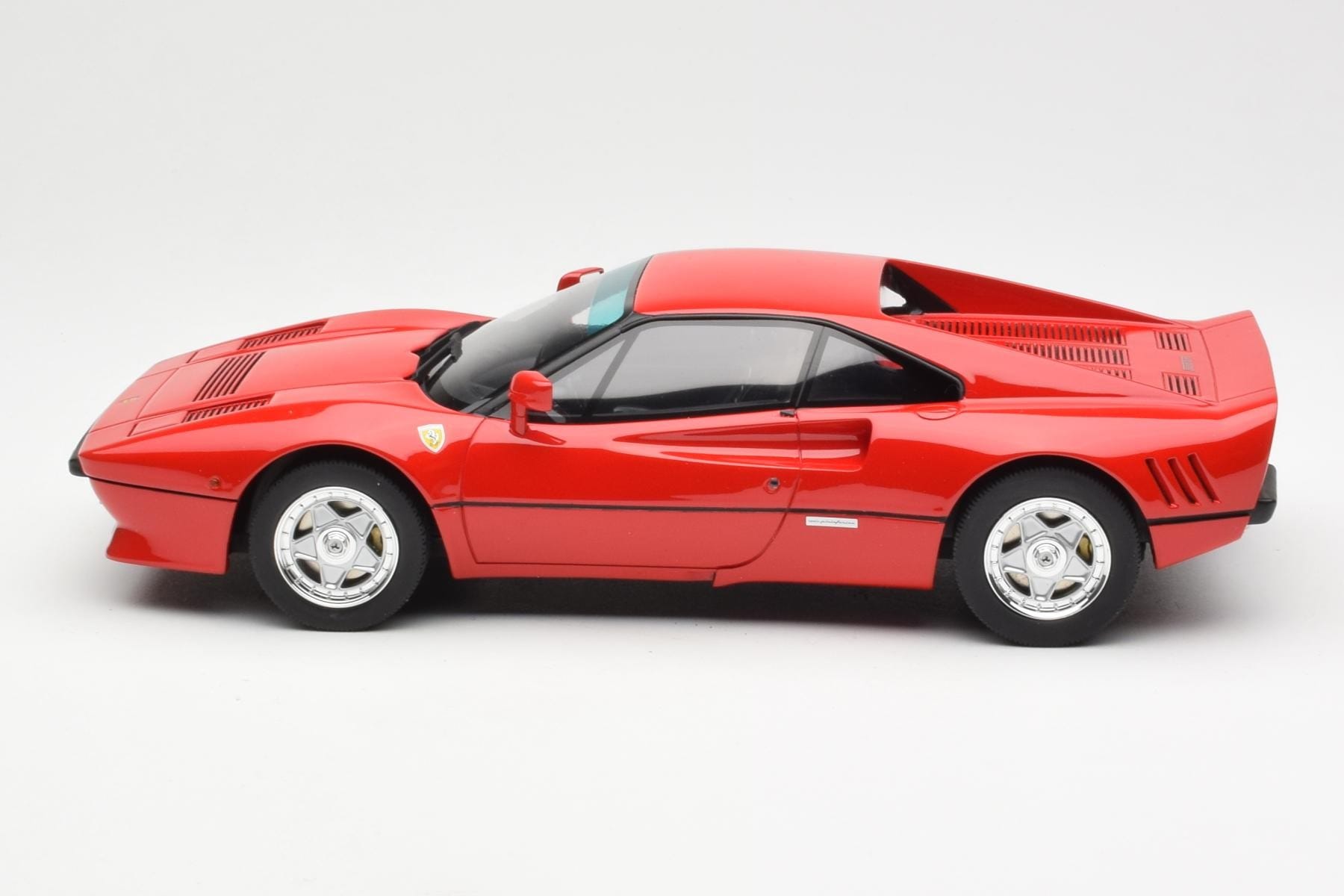 Ferrari 288 GTO Červený GT Spirit 1:18 GT288 Pryskyřice – obrázek 3 z 6