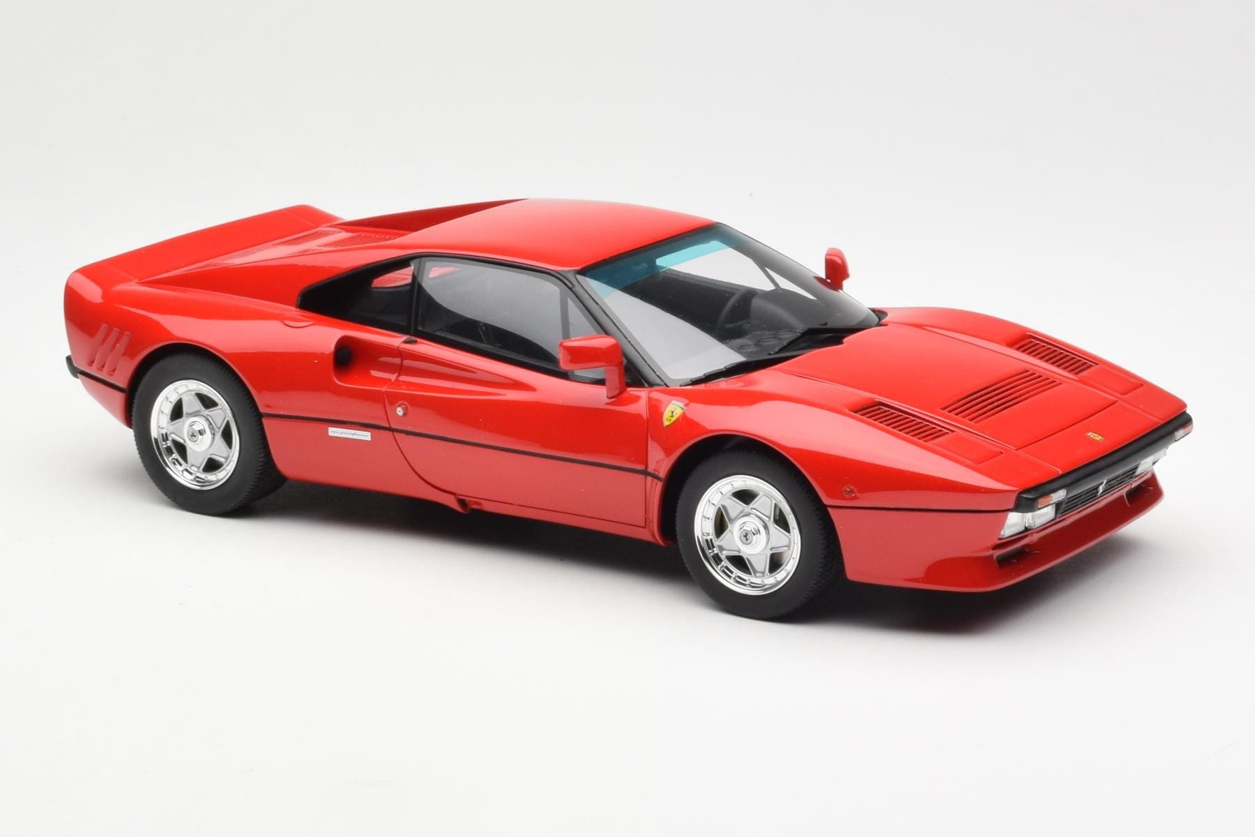 Ferrari 288 GTO Červený GT Spirit 1:18 GT288 Pryskyřice – obrázek 4 z 6