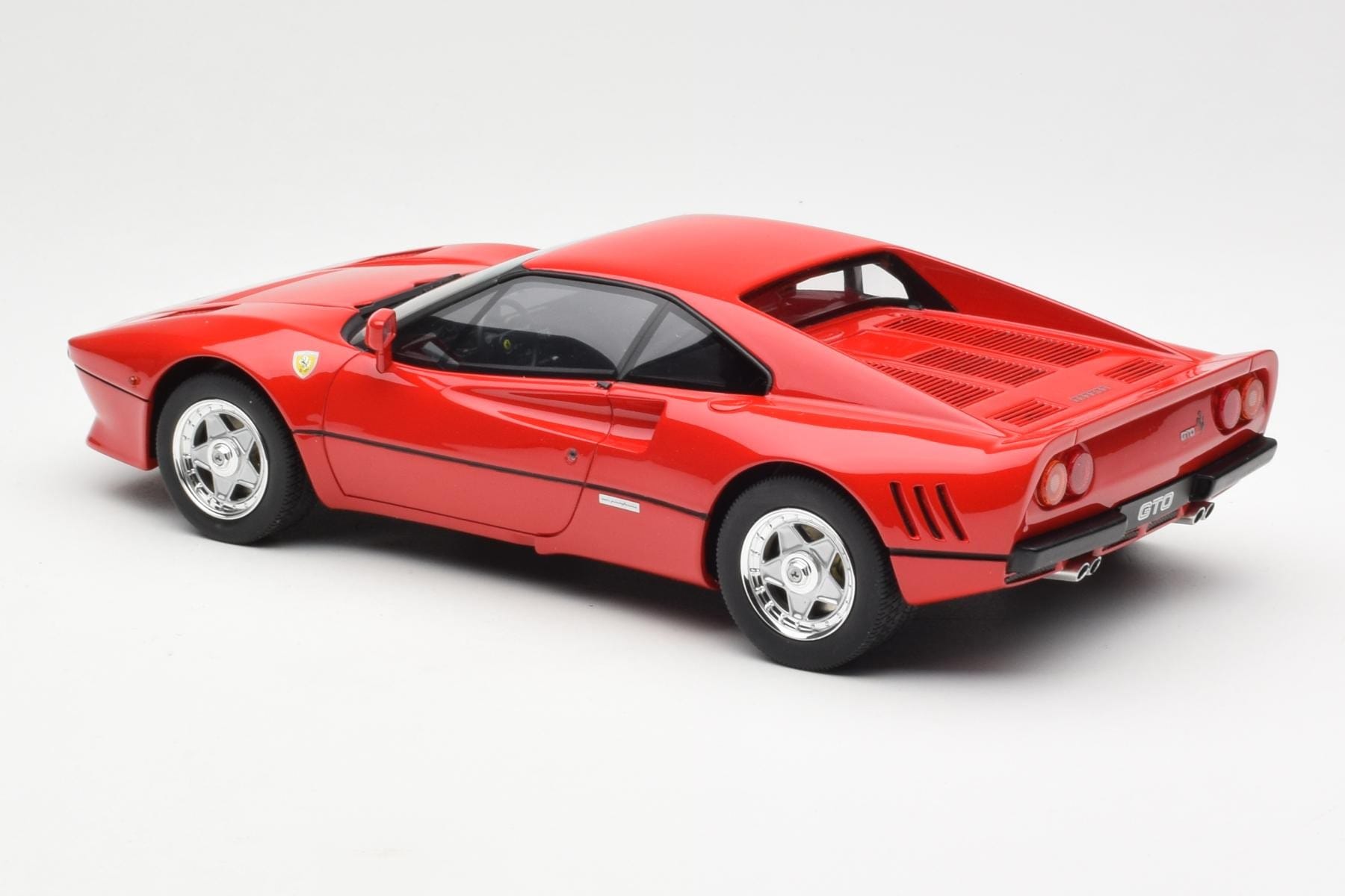 Ferrari 288 GTO Červený GT Spirit 1:18 GT288 Pryskyřice – obrázek 5 z 6