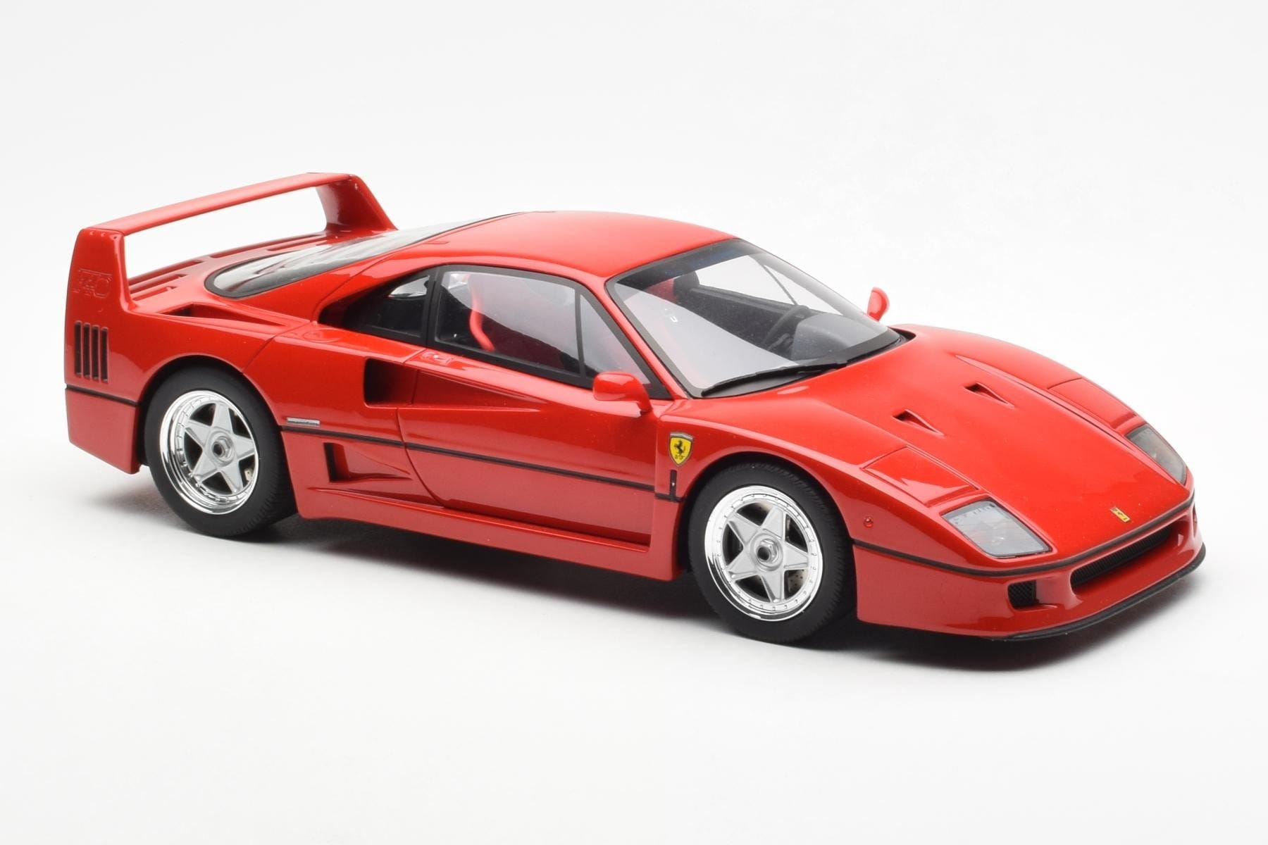 Ferrari F40 Červený GT Spirit 1:18 GT291 Pryskyřice – obrázek 4 z 5