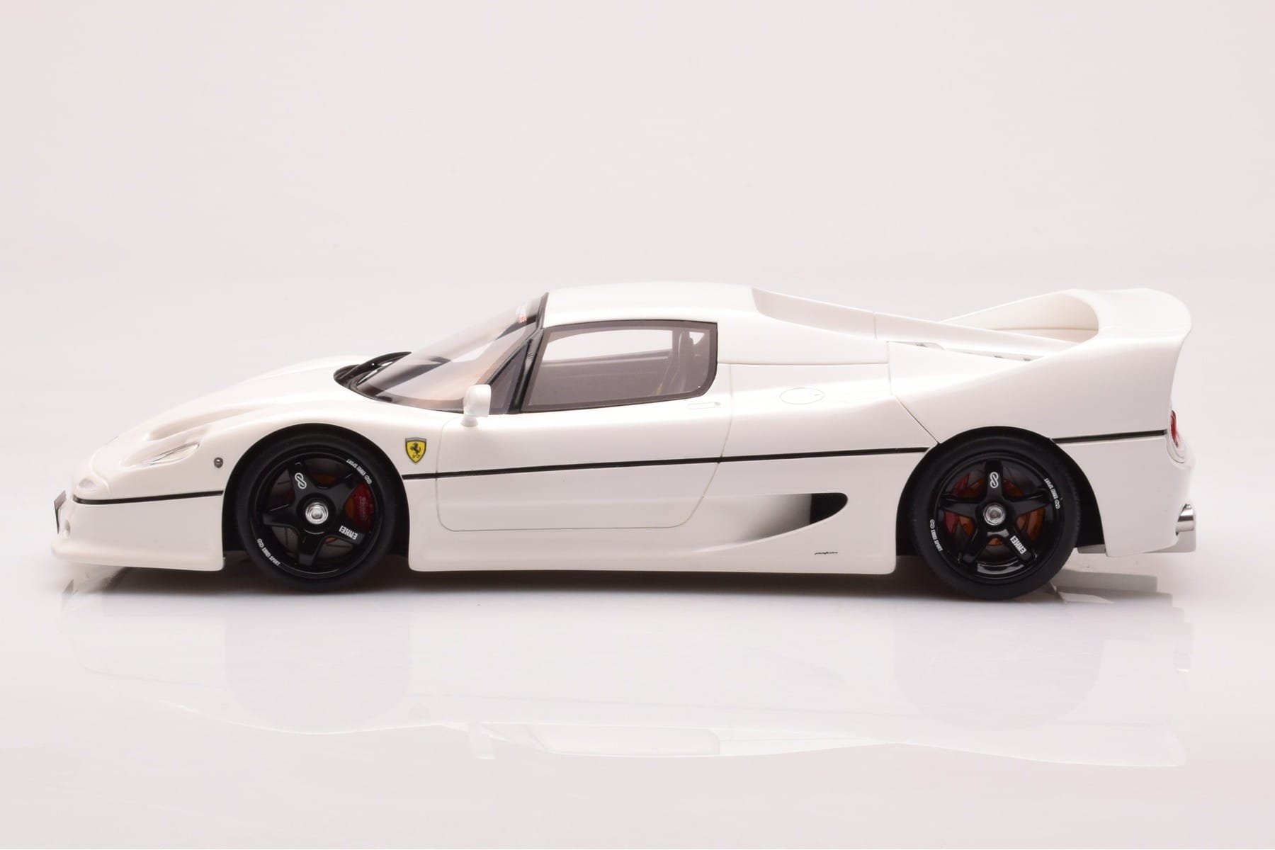 Ferrari F50 LBWK Liberty Walk Bílý GT Spirit 1:18 GT437 Pryskyřice – obrázek 3 z 6