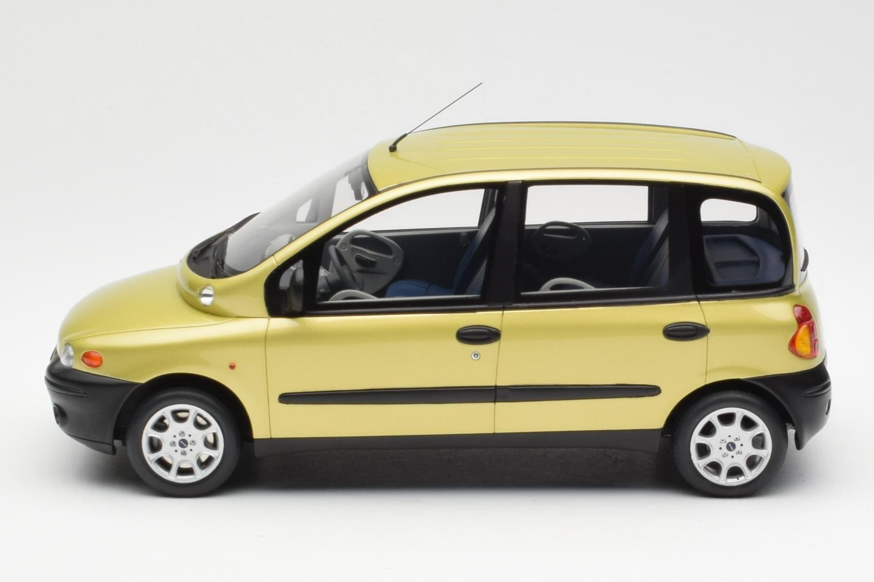 Fiat Multipla Žlutý Otto 1:18 OT1047 Pryskyřice – obrázek 3 z 6