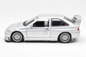 Ford Escort RS Cosworth Silniční Verze Stříbrný UT Models 1:18 22706 Kov – obrázek 3 z 6