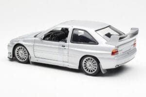 Ford Escort RS Cosworth Silniční Verze Stříbrný UT Models 1:18 22706 Kov – obrázek 4 z 6