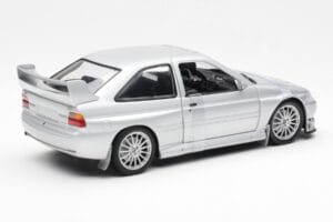 Ford Escort RS Cosworth Silniční Verze Stříbrný UT Models 1:18 22706 Kov – obrázek 5 z 6