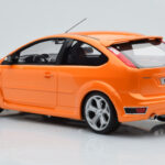 Ford Focus Mk2 ST 2.5 Electric Oranžový Otto 1:18 - image 5 of 6