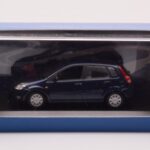 Ford Fusion Modrý Minichamps 1:43 - image 4 of 4