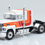 Ford LTL 9000 Bílý Červený Oranžový IXO 1:43