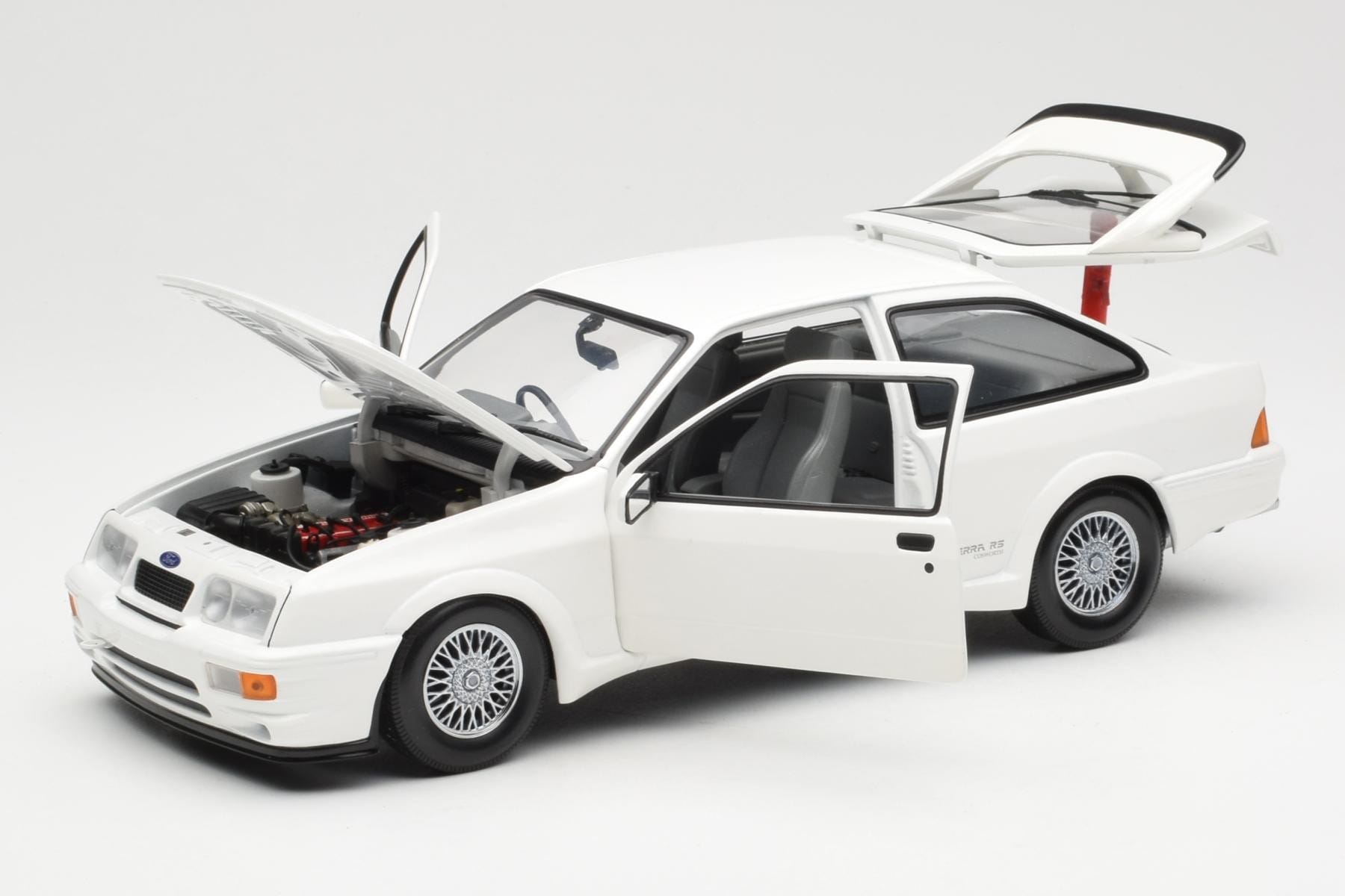 Ford Sierra RS RHD Bílý Minichamps 1:18 150084070 Kov – obrázek 2 z 8