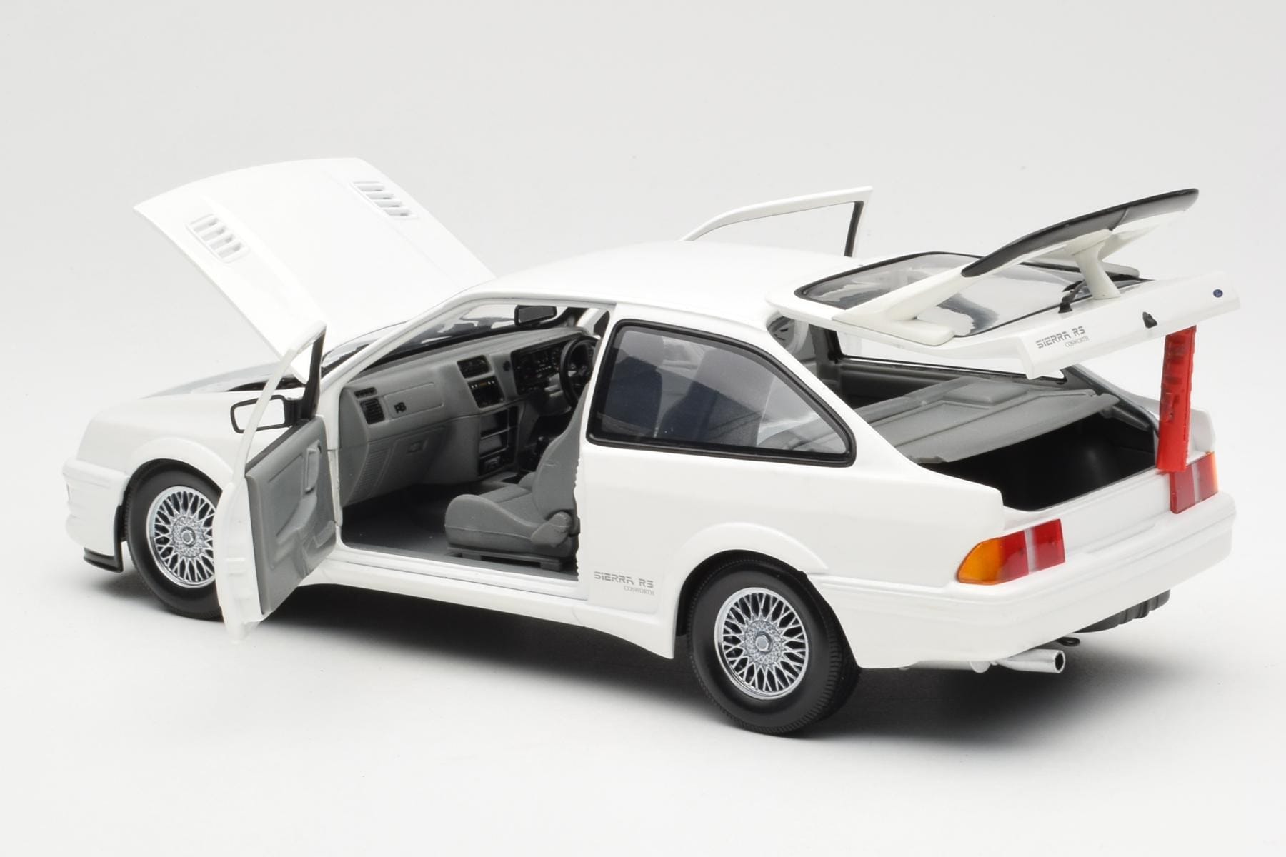Ford Sierra RS RHD Bílý Minichamps 1:18 150084070 Kov – obrázek 5 z 8