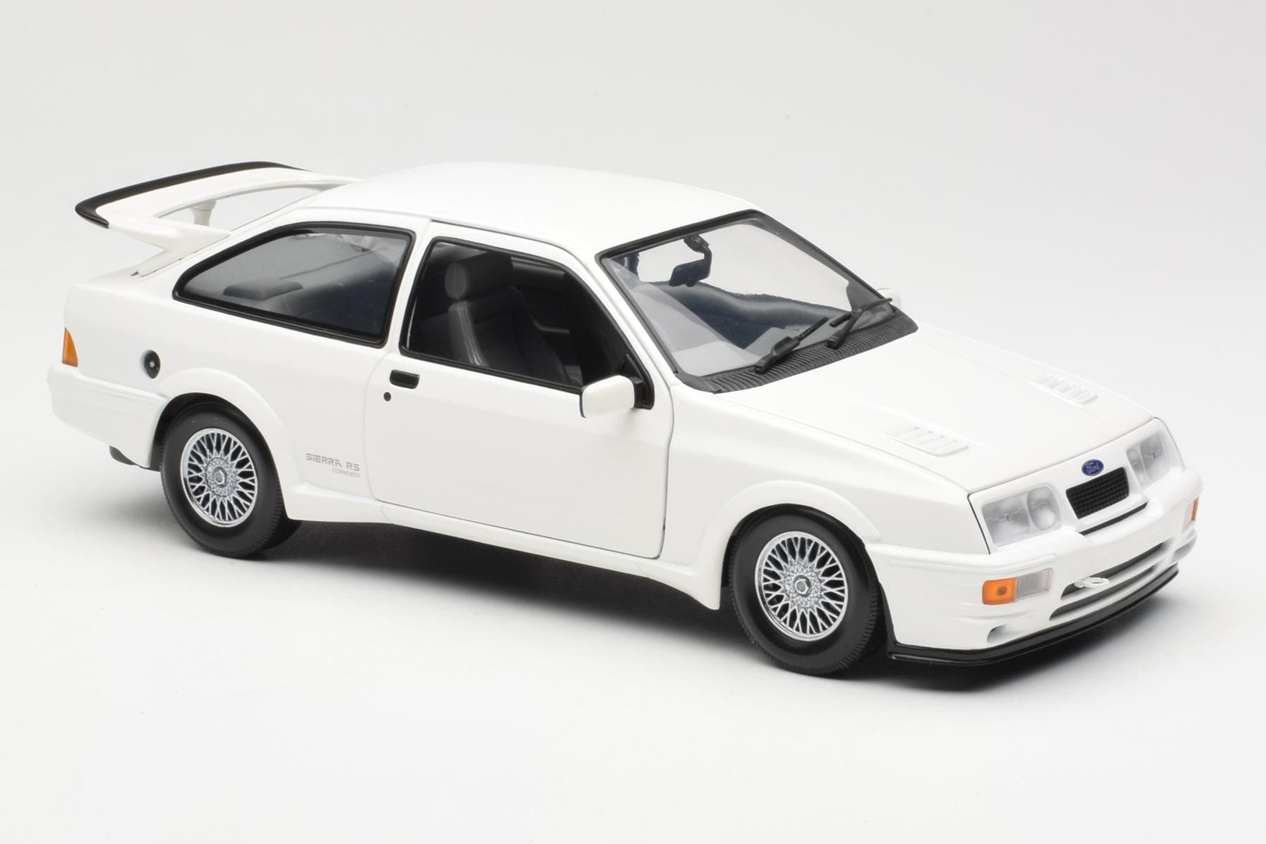 Ford Sierra RS RHD Bílý Minichamps 1:18 150084070 Kov – obrázek 6 z 8