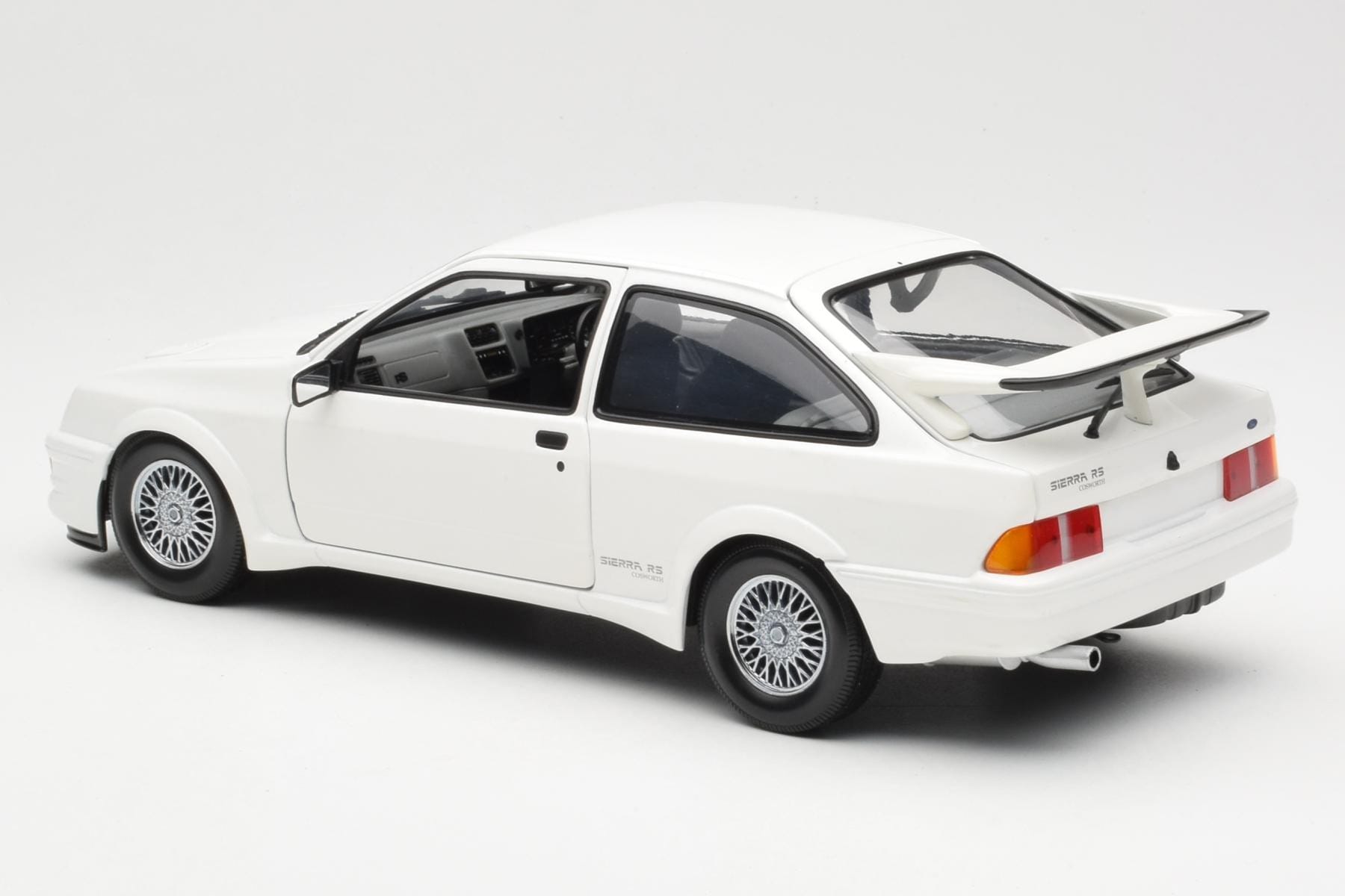 Ford Sierra RS RHD Bílý Minichamps 1:18 150084070 Kov – obrázek 7 z 8