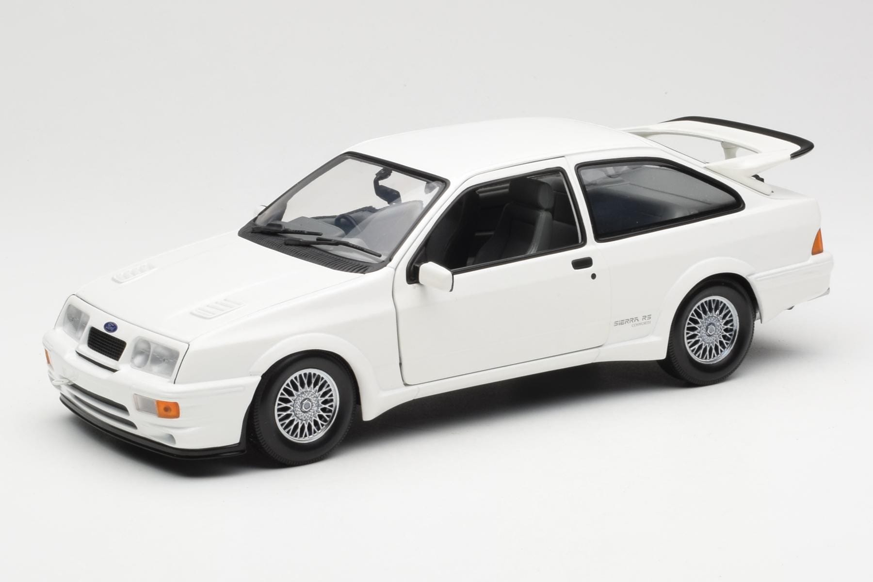 Ford Sierra RS RHD Bílý Minichamps 1:18 150084070 Kov
