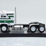 Freightliner FLA Bílý Zelený IXO 1:43 - image 2 of 4