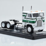 Freightliner FLA Bílý Zelený IXO 1:43 - image 3 of 4