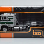Freightliner FLA Bílý Zelený IXO 1:43 - image 4 of 4