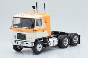GMC Astro 95 Béžový Bílý IXO 1:43 TR167