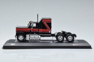 GMC General Červený Černý IXO 1:43 TR102 Kov – obrázek 3 z 6